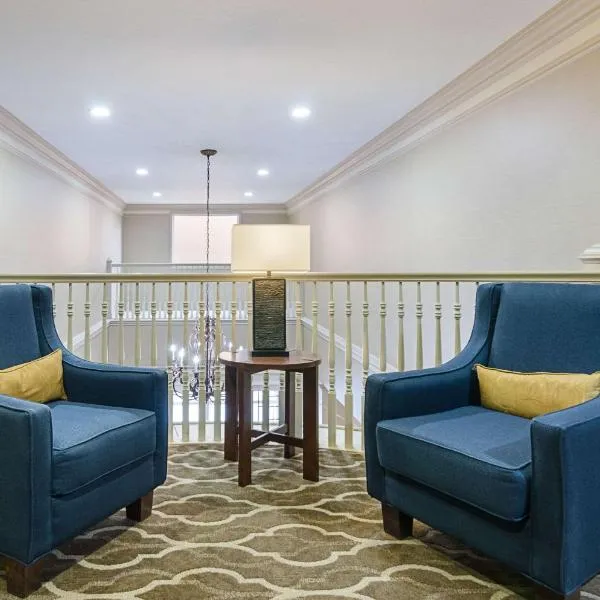 Quality Suites Springdale West I-49, hotel in Springdale