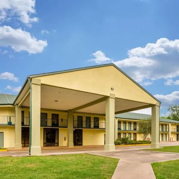 Quality Inn & Conference Center, hotel v destinaci Heber Springs