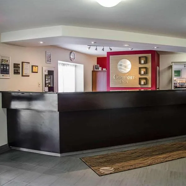 Comfort Inn South Shore, hotel v destinaci Boucherville