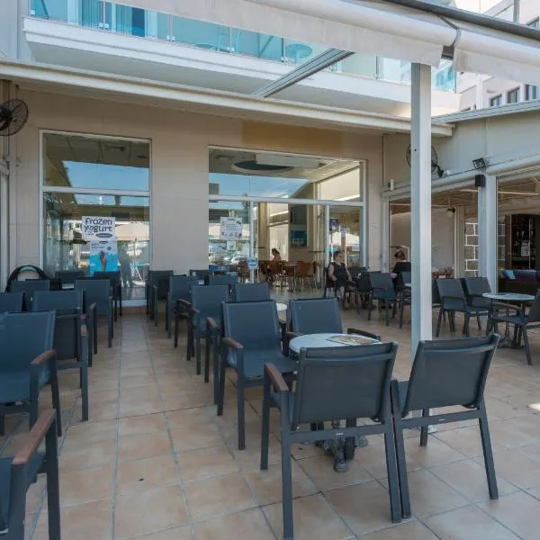 Viesnīca Hotel Plaza pilsētā Nea Stira