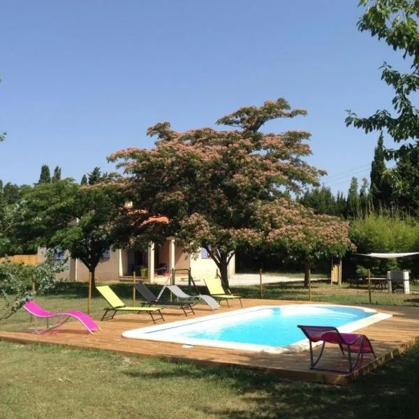 Villa à la campagne, ξενοδοχείο σε Camélas