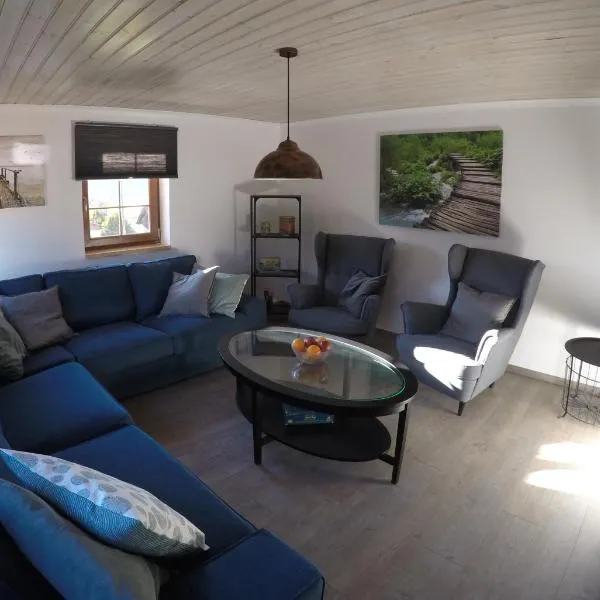 Haus Pistenblick, hotel a Russbach am Pass Gschütt