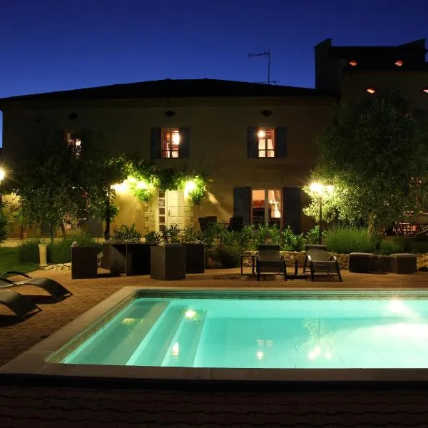 Au Mas du Soleil, hotel a Senouillac