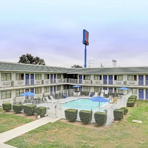 Motel 6-San Marcos, TX, hotel in Martindale