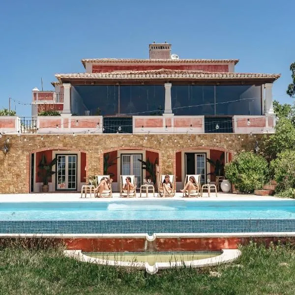Dreamsea Surf Guest House, hotelli Sintrassa