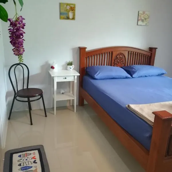 Mae Pon Hostel, hotel v destinaci Khao Lak