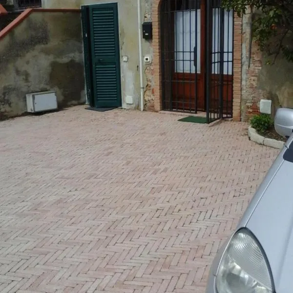 Casa Agostini، فندق في Lari