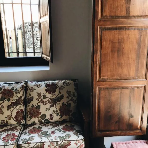 EL PAJAR DE LA ADRADA, hotel v destinaci La Adrada