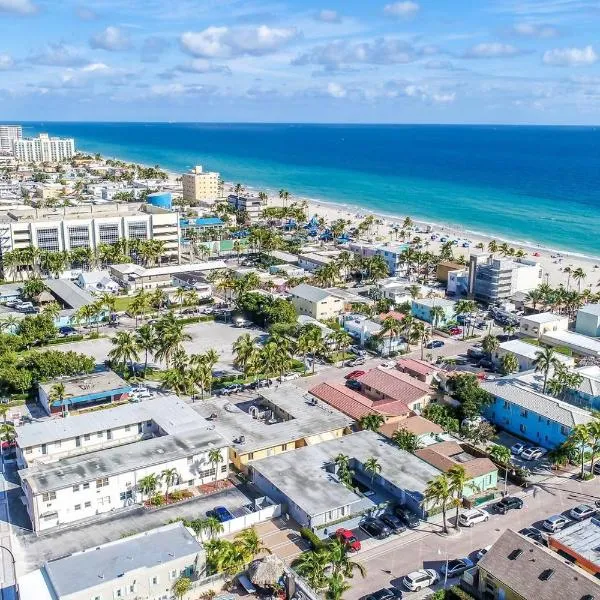 Modern apartment wking bed beach views, hotel in Hollywood