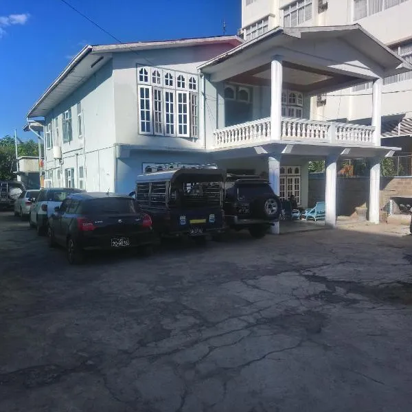 Diamond Star Guest House, отель в городе Alemyaung