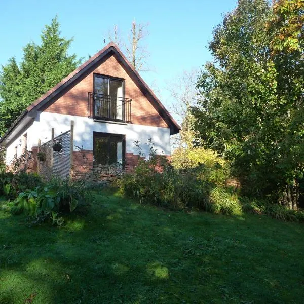 Doonbank Cottage Bothy, hotel in Dalmellington