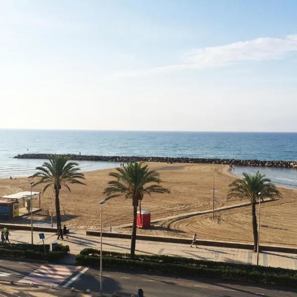 Espectacular ático dúplex con vistas al mar: Cunit'te bir otel