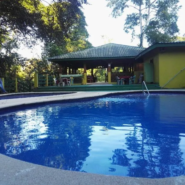 Hotel Rancho Las Cabañas, hotel em Guápiles