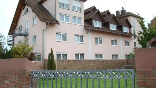 Hotel zur Eisenbahn, ξενοδοχείο σε Rodgau