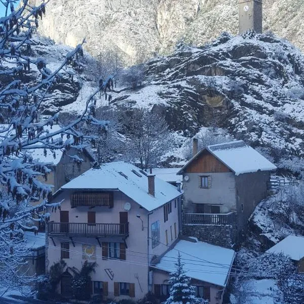 Viesnīca Gîte Auberge Les Terres Blanches de Méolans pilsētā Méolans