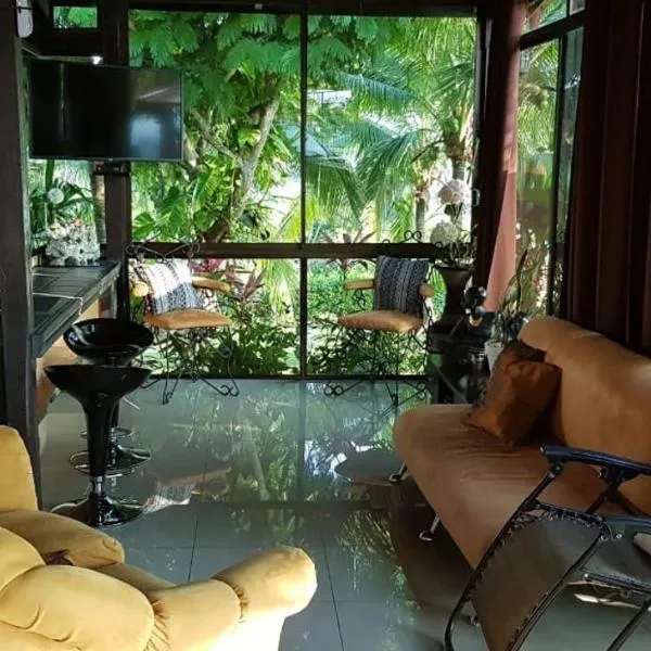 Villa Guarias, hotel v destinaci Puntarenas