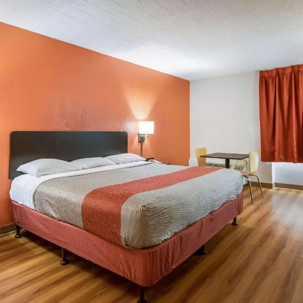 Motel 6-New Stanton, PA, ξενοδοχείο σε New Stanton