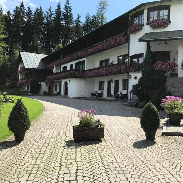 Landhaus Preißinger, hotel v destinaci Warmensteinach