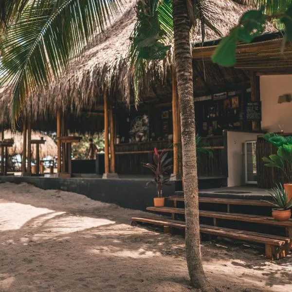 Los Hermanos Beach Hostal, hotell sihtkohas Guachaca