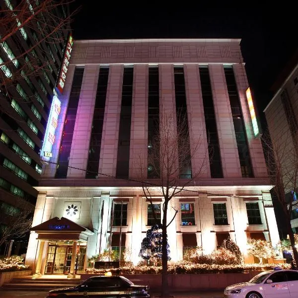 Karak Tourist Hotel, hotel v Soulu