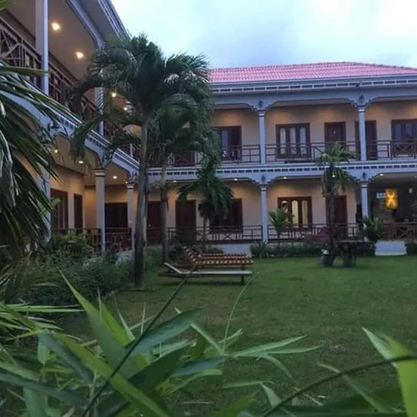 Mama Leurth Sunset Guesthouse, hotell i Don Det