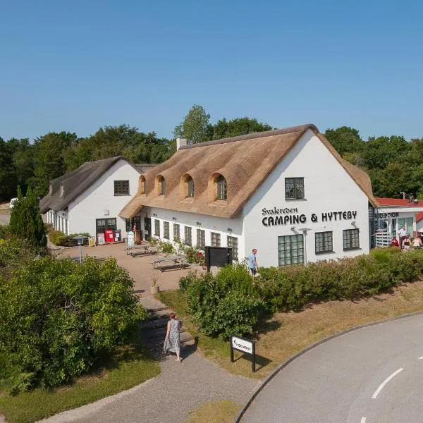 Svalereden Strand Camping Rooms, hotel a Sæby