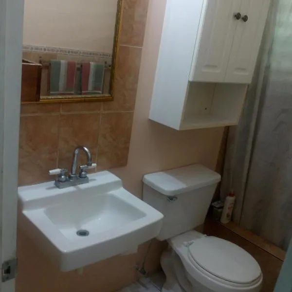 Cozy & Comfy, hotel v destinaci Portmore