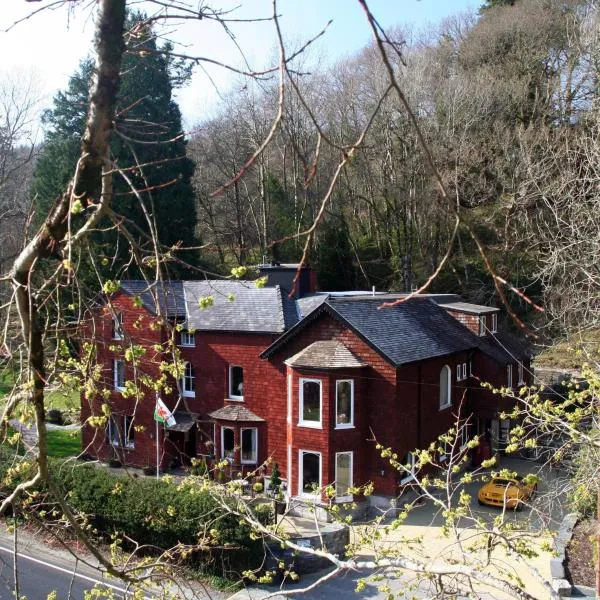 Lledr House Hostel near two Zip World sites, hotel di Dolwyddelan