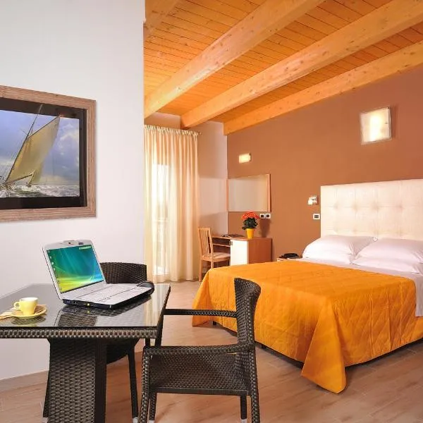 Hotel Favorita, hotel in Cesenatico