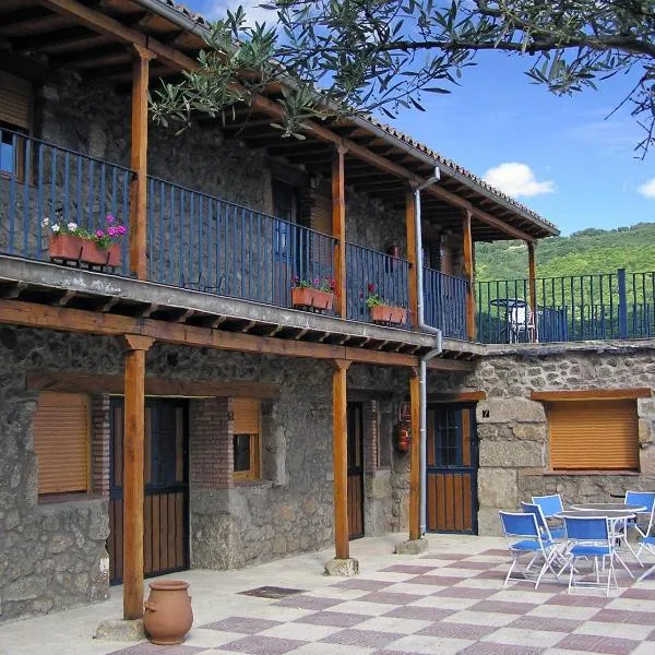 Albergue El Solitario, hotel v mestu Baños de Montemayor