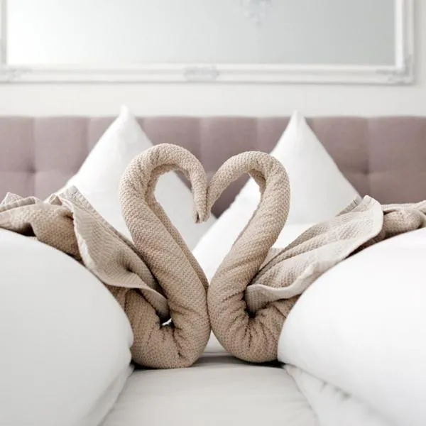 SC 04 by ROCKCHAIR Apartments l SUPERHOST Status l 4 Bedrooms Boxspringbeds 2 Bathrooms Balcony Elevator - Cozy Family & Business Flair welcomes you!, ξενοδοχείο στο Βερολίνο