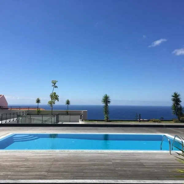 Penthouse Quinta Village Garajau, hotel in Caniço
