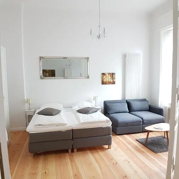 LANG Re by ROCKCHAIR Apartments l SUPERHOST Status l 2 Bedrooms Boxspringbeds in City Center - Cozy Family & Business Flair welcomes you!, hotel v Berlíně
