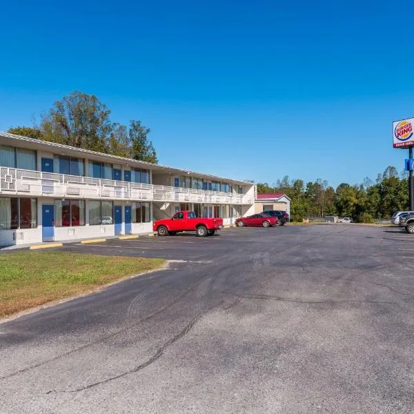 Motel 6-Connellys Springs, NC โรงแรมในฮิคคอรี