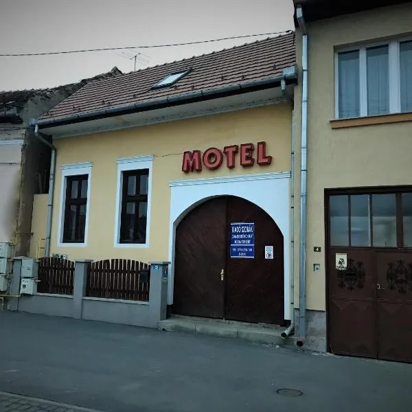 Petőfi Motel: Porumbenii Mici şehrinde bir otel