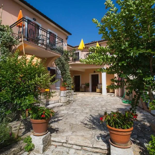 Alda-app, hotel in Funtana