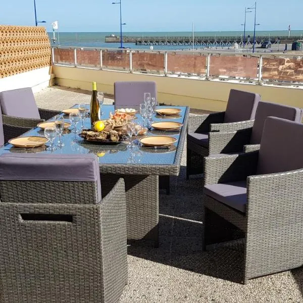 Appartement vue sur mer et port – hotel w mieście Grandcamp-Maisy