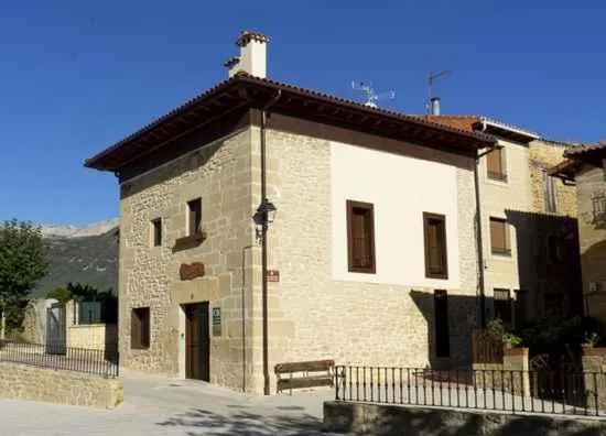 Mercedes Etxea, hotel Cripán városában