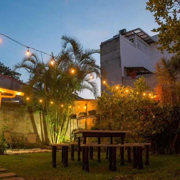 Alice y Juancito Boutique Hotel, hotel v destinaci Alajuela