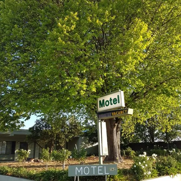 Holbrook SKYE Motel, hotel en Woomargama