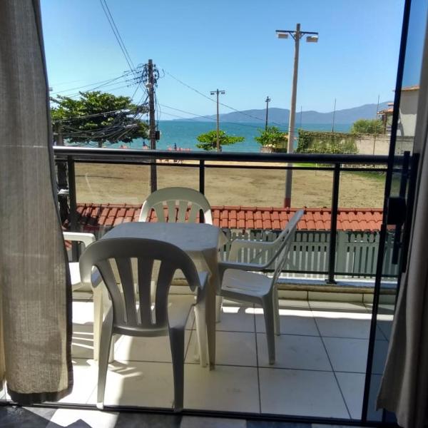 Excelente apto 2 quartos de frente para o mar em Garatucaia