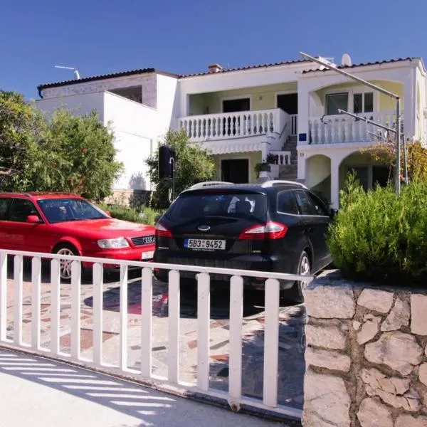 Apartments Bresina, hotel in Povljana
