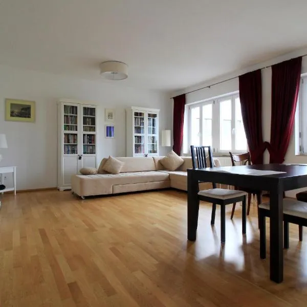 Luxury city apartment - view of river and castle, hotel v destinaci Würzburg