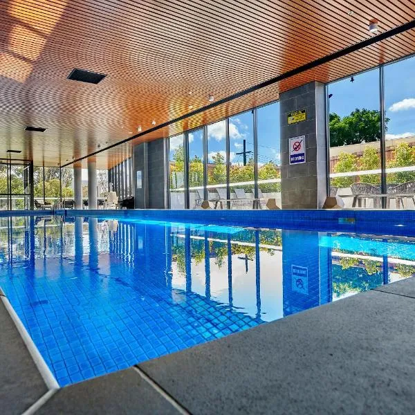 Melbourne Knox Central Apartment Hotel Official、Wantirnaのホテル