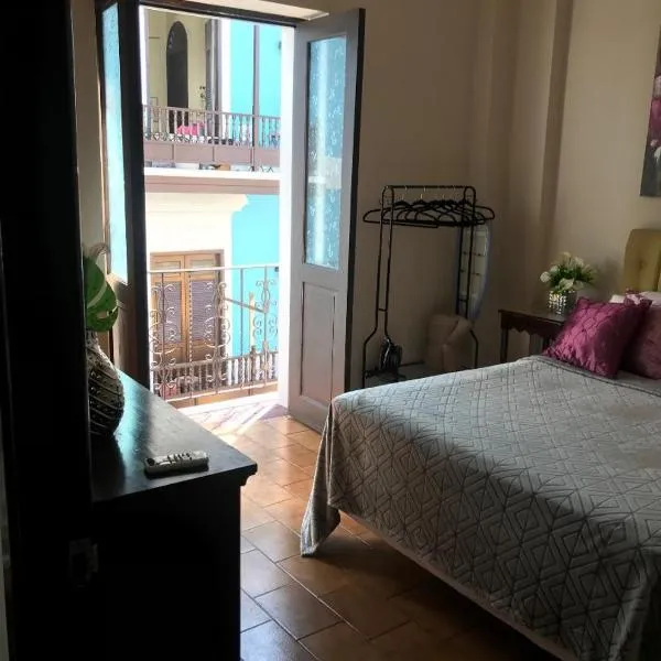 The Balconies Studio, The Marilyn Suite & The Crystal Apartment at Casa of Essence in Old San Juan, hotel in San Juan