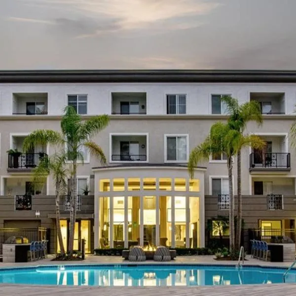 Marina Del Rey's Grand 2/2 Suite Pool View