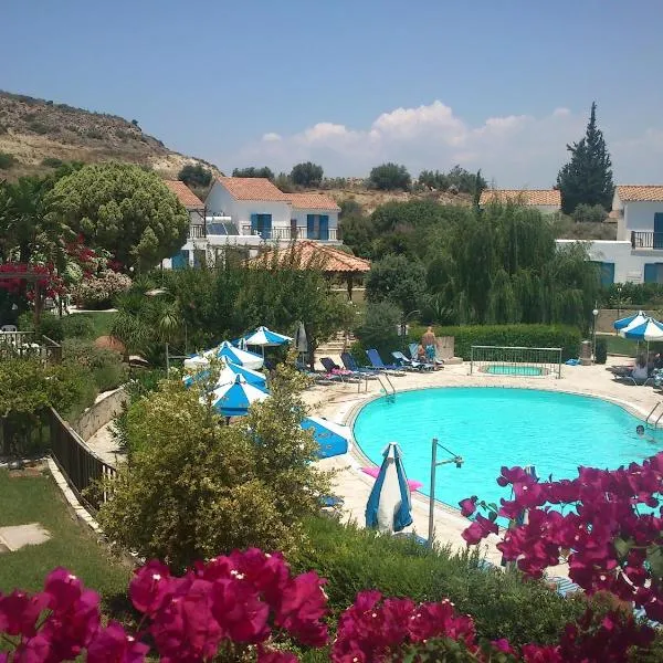 Hylatio Tourist Village, hotel v destinaci Pissouri