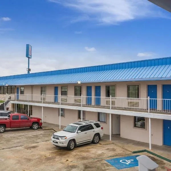 Motel 6-Winnie, TX, hotel v destinaci Winnie