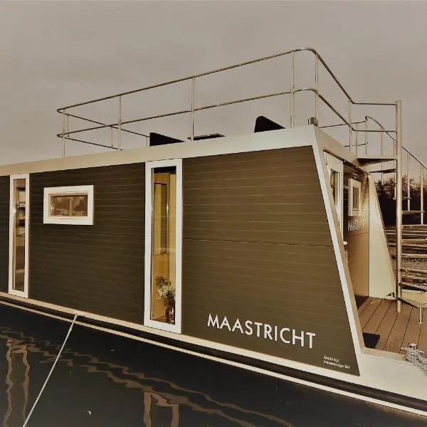 Cozy floating boatlodge "Maastricht"., hotel v destinaci Maastricht