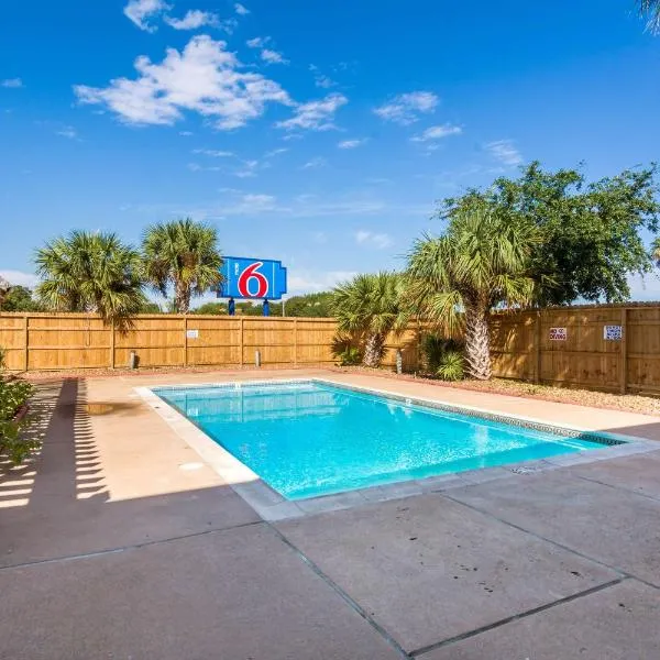 Motel 6-Freeport, TX, hotel v destinaci Freeport